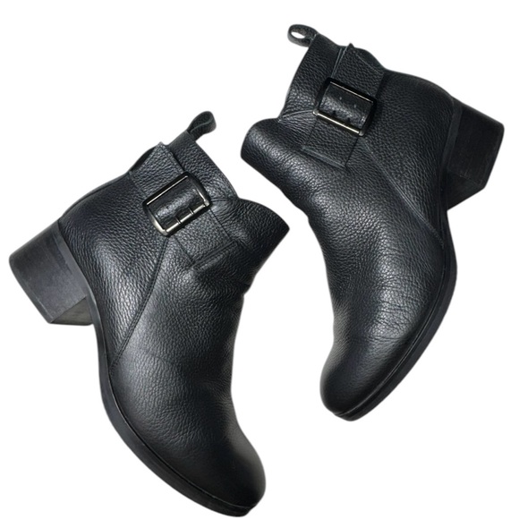 Clarks Mila Charm Black Pebbled Leather Side Zipper Pull Tab Bootie Size 10 - Picture 2 of 13